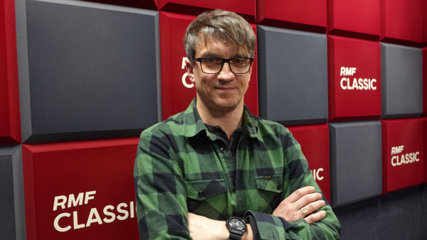 Michał Czernecki odwiedził studio RMF Classic w związku z premierą filmu "Skołowani"