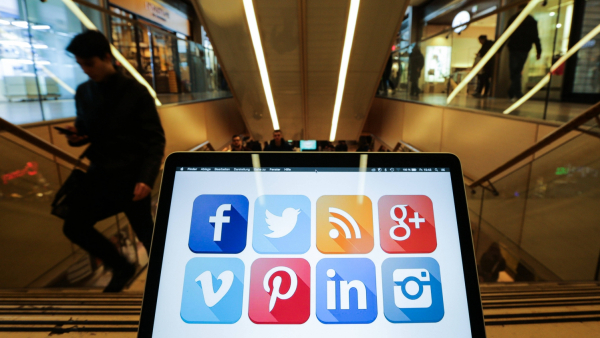 Facebook oferuje WHO darmową reklamę na walkę z dezinformacją nt. koronawirusa