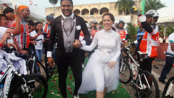 W podróż poślubną wyruszyli na rowerach... po Afryce