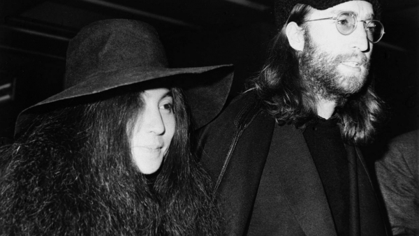 Na aukcję trafi fortepian, który należał do Johna Lennona