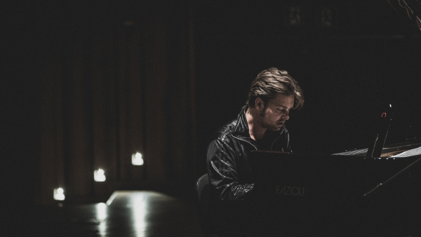 „24 preludia i improwizacje” na fortepian Piotra Orzechowskiego. Posłuchajcie rozmowy z artystą