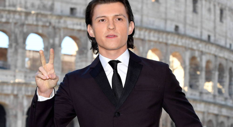 Tom Holland zatrudnił się jako barman. Wszystko dla nowej roli