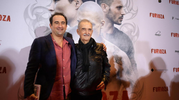 Syn Michała Koterskiego uczy się gry na pianinie, które sprezentował mu Leszek Możdżer