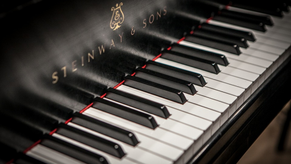 Fortepian za 100 tys. dolarów na 100 lat polskiej niepodległości