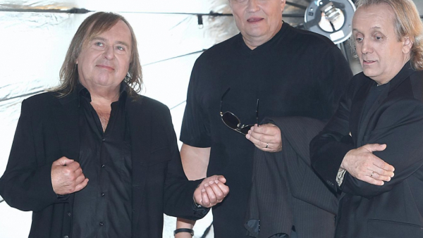 Budka Suflera przerywa ciszę