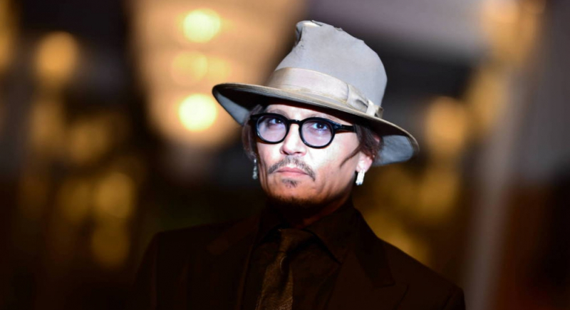 Johnny Depp założył konto na Instagramie i zaśpiewał piosenkę Johna Lennona