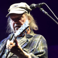 Neil Young podarował Grenlandii swój cały katalog muzyczny oraz filmowy