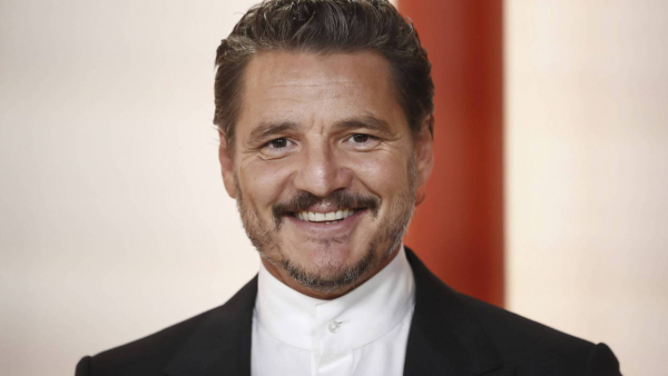 Pedro Pascal poleca książkę Olgi Tokarczuk