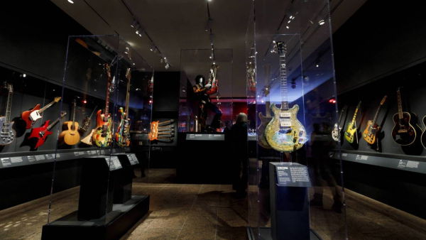 Gitara Elvisa Presley’a sprzedana za milion trzysta dwadzieścia tysięcy dolarów