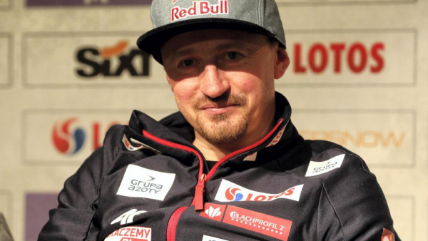 Im gorzej Polska wypada na Euro 2020, tym bardziej fani sportu tęsknią za Adamem Małyszem