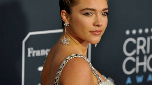 Możesz kupić kostiumy filmowe Florence Pugh, Julii Fox, Zendai i Adama Sandlera