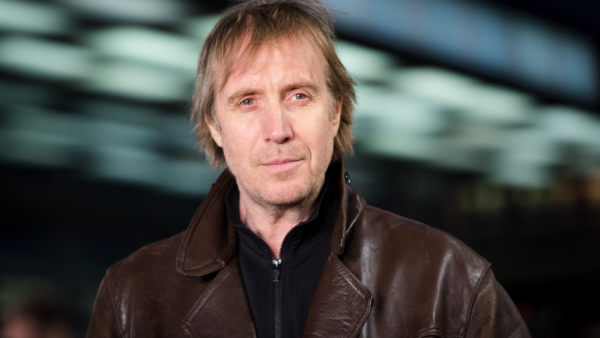 Gwiazdor filmu „Notting Hill” jako Rasputin w zwiastunie prequela serii „Kingsman”