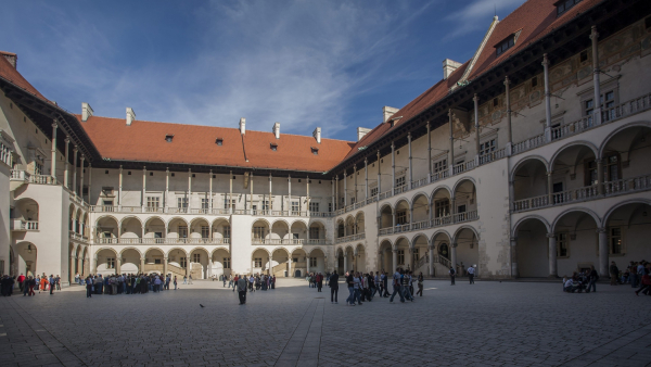 Operowe wieczory na dziedzińcu wawelskiego Zamku Królewskiego