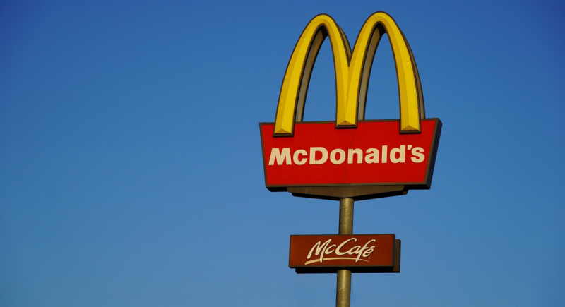Renoir, Manet, Mona Lisa i hamburgery. Obrazy mistrzów w reklamie McDonald`s