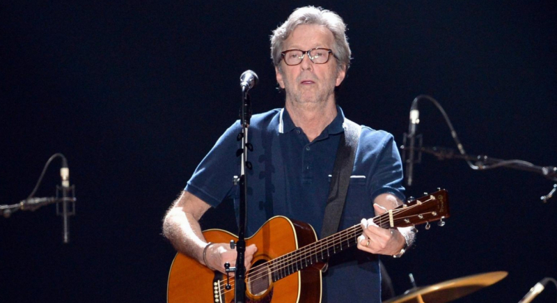 "Happy Xmas" życzy Eric Clapton