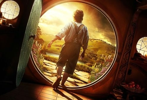 Elfowie i hobbici instruują pasażerów linii lotniczych