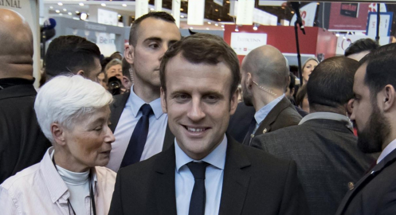 Emmanuel Macron - z literaturą za pan brat