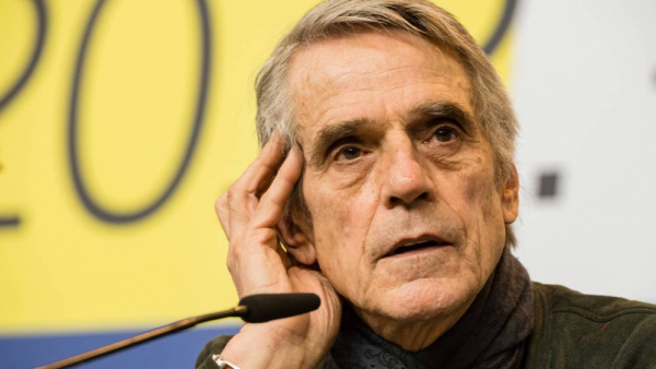 Jeremy Irons zagra brytyjskiego premiera Neville’a Chamberlaina w filmie „Monachium”