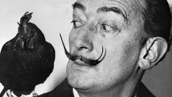 Brytyjski rząd szuka konesera, który kupi usta Mae West - sofę Dalego