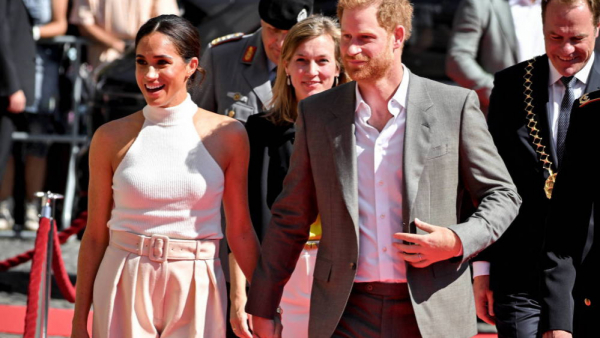 Dyplomaci i opinia publiczna są zdania, że Harry i Meghan nie powinni brać udziału w koronacji króla Karola III