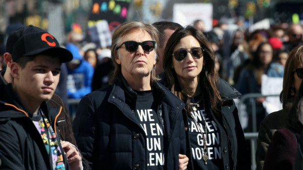 Paul McCartney na manifestacji w Nowym Jorku przeciw szkolnym masakrom
