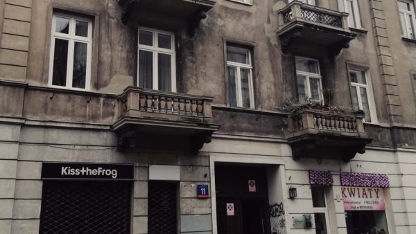 Wilcza 11 – reportaż o domu, w którym powiększają wyobraźnię