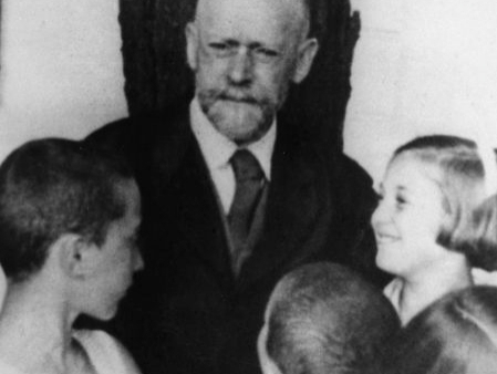 Sąd zawiesił postępowanie ws. daty śmierci Janusza Korczaka