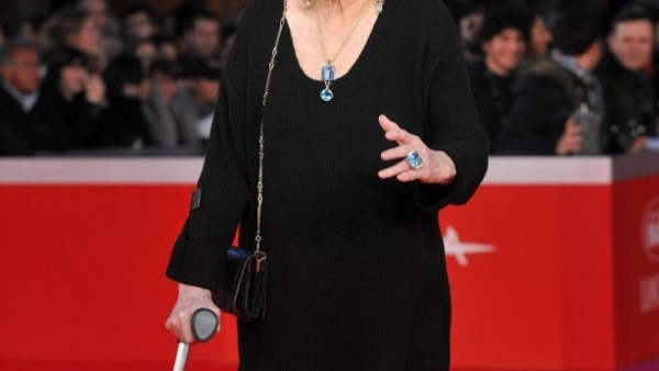 Anita Ekberg prosi o pomoc