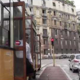 Konsulat USA w Mediolanie uczy włoskich gestów w rytmie rapu