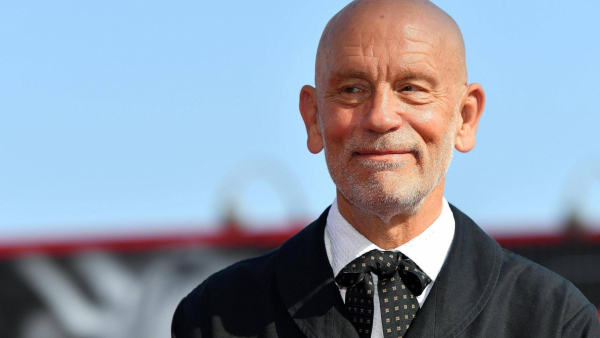 John Malkovich ujawnił, co lubi robić poza planem