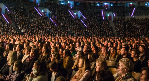 Kilkanaście tysięcy widzów na „Jeziorze Łabędzim” w Polsce!