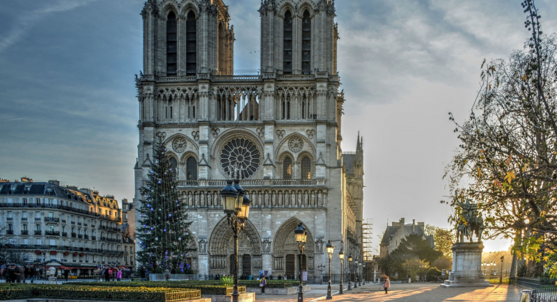  Historia katedry Notre Dame w Paryżu na wirtualnej wystawie