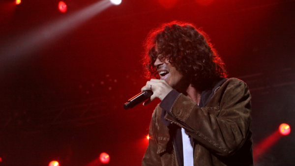 Czerwona gitara Chrisa Cornella trafiła na aukcję