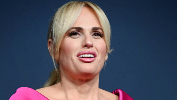 Rebel Wilson zbagatelizowała wstrząs mózgu, którego doznała na planie. Dziś tego żałuje