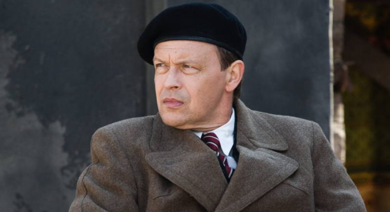 Jan Frycz jako kardynał Stefan Wyszyński w filmie „Gierek”