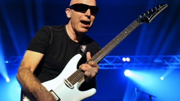 Joe Satriani - wirtuoz gitary wystąpi w warszawskim Parku Sowińskiego
