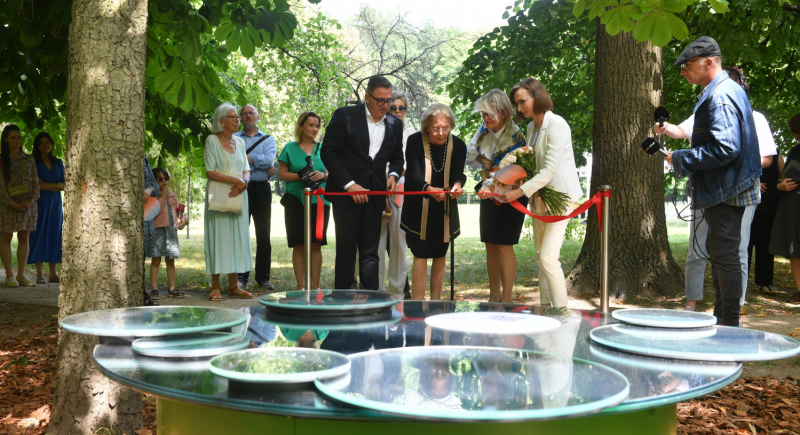 Otwarto instalację "Grające drzewo" poświęconą Krzysztofowi Pendereckiemu w Łazienkach Królewskich