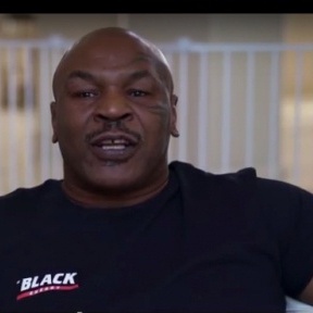 Opaska na ramieniu Tysona to - według powstańców - profanacja