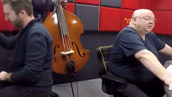 Posłuchajcie utworu „Quincy Jones”, do którego tekst napisał Artur Andrus!