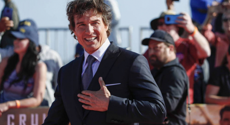 Tom Cruise za sterami helikoptera?! Na premierę „Top Gun: Maverick” przyleciał śmigłowcem