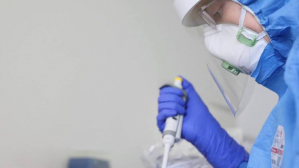 HBO zrealizuje serial o poszukiwaniu szczepionki na koronawirusa