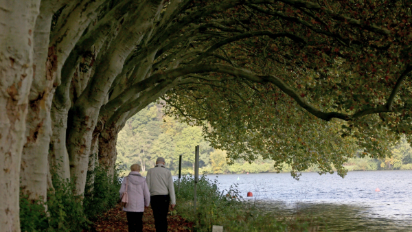 Spacery i zajęcia grupowe mogą pomagać w walce z depresją