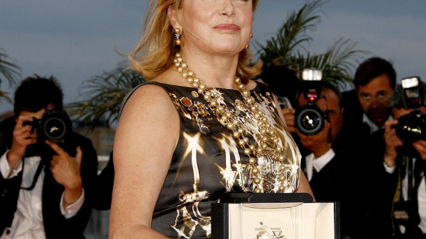 Catherine Deneuve gra do muzyki Rossiniego