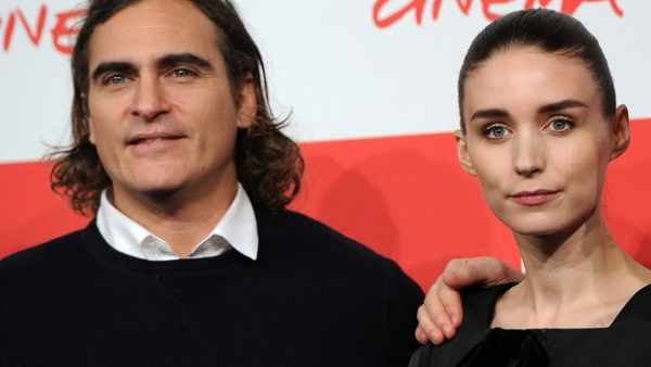 Nowy film Pawlikowskiego wstrzymany. Phoenix i Mara wrócili do domu