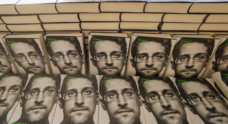 USA pozwały Snowdena w związku z publikacją jego książki