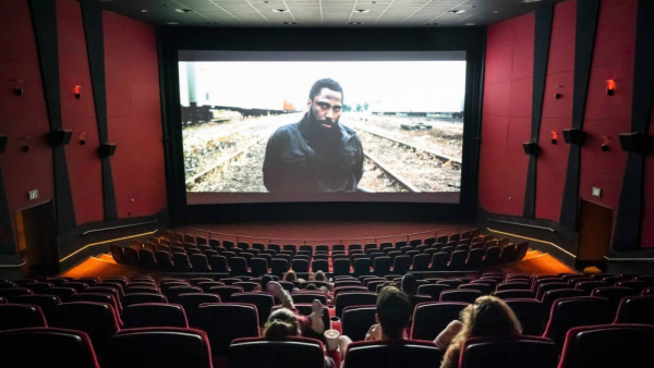 Amerykańskie kina w pierwszej połowie 2021 r. zarobiły o 81 proc. mniej niż w 2019 r.