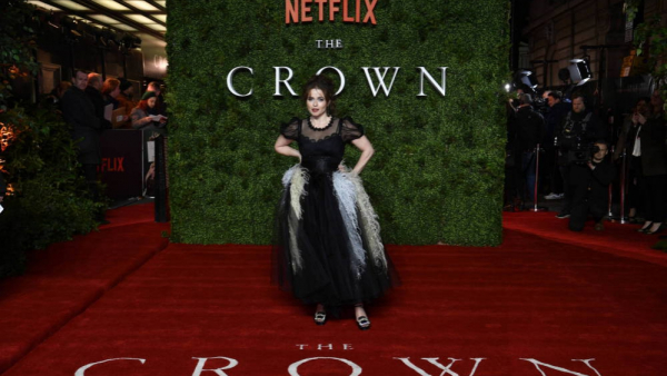 Kostiumy z „The Crown” i „Gambitu królowej” można obejrzeć na wirtualnej wystawie