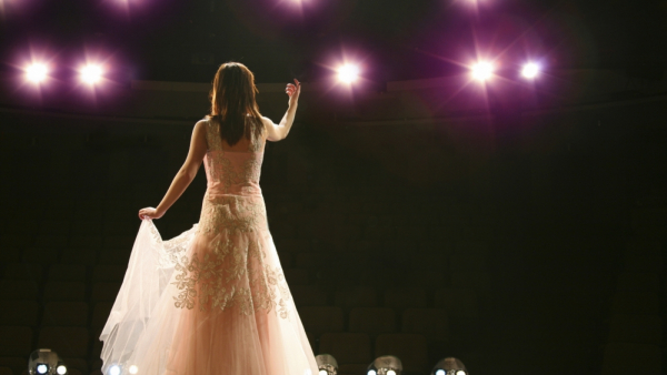 Operowi soliści śpiewać będą rozkład jazdy pociągów