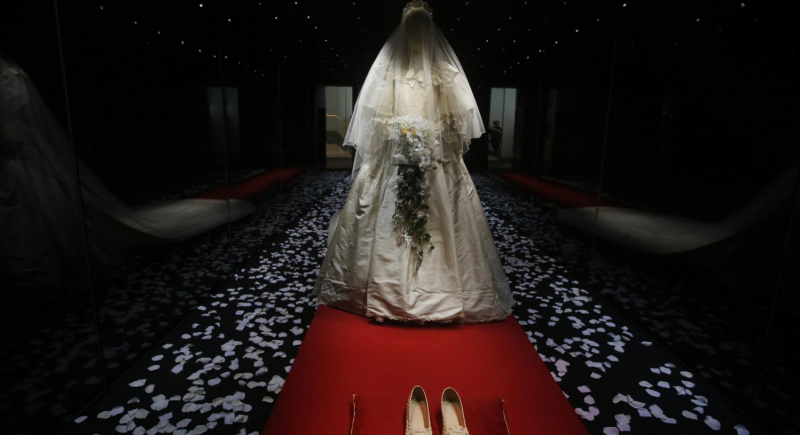 Ikoniczna suknia Lady Di znów na sprzedaż