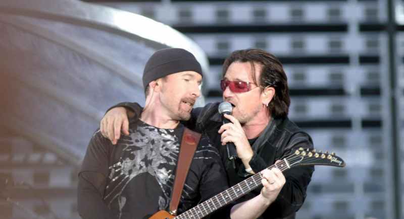 Bono i The Edge zagrali świąteczny koncert w Dublinie